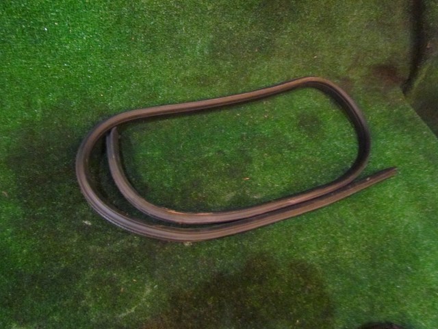 2013 BMW 128i Convertible LH Driver Door Seal