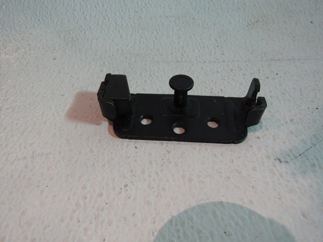 2013 BMW 128i Convertible Trunk Latch Striker Plate