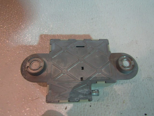 2013 BMW 128i Convertible Antenna Module 6935024-01