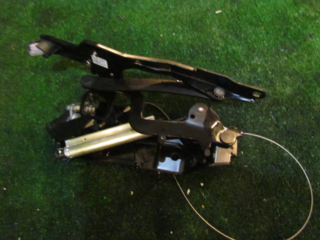 2013 BMW 128i Convertible RH Hydraulic RAM Hinge Lift 7174774-11
