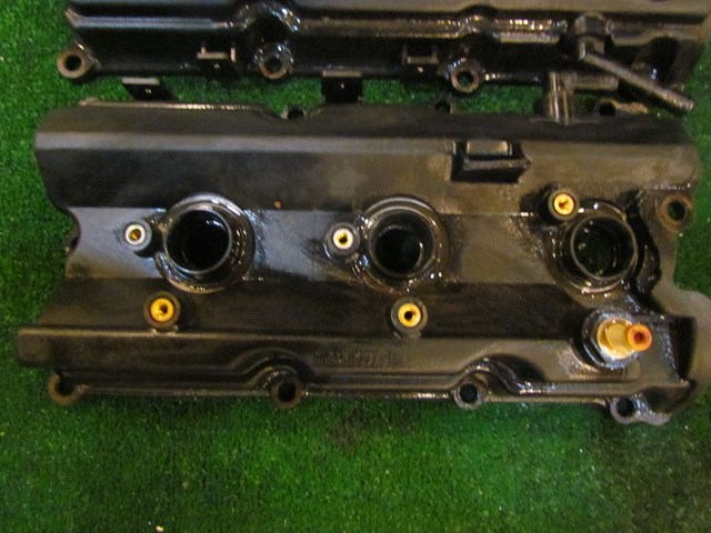 2006 Infiniti M35X Valve Covers, Pair