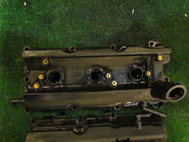 2006 Infiniti M35X Valve Covers, Pair