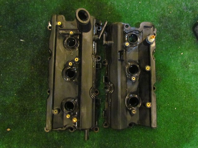 2006 Infiniti M35X Valve Covers, Pair