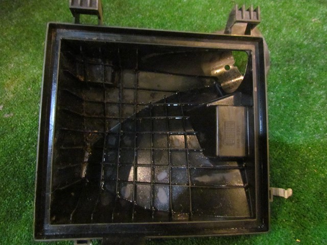 2001 Bentley Arnage Air Cleaner Box Lower