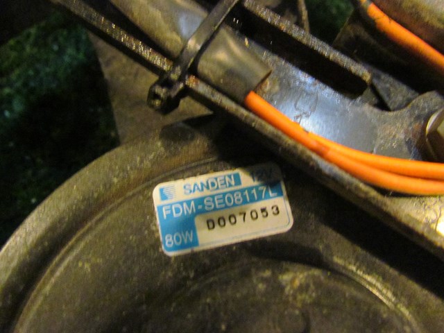 2001 Bentley Arnage Radiator Cooling Fan Assembly OEM D007063 & D007053