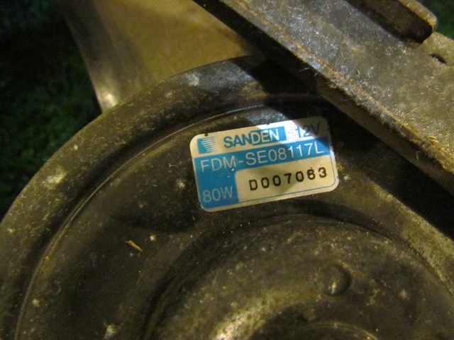 2001 Bentley Arnage Radiator Cooling Fan Assembly OEM D007063 & D007053