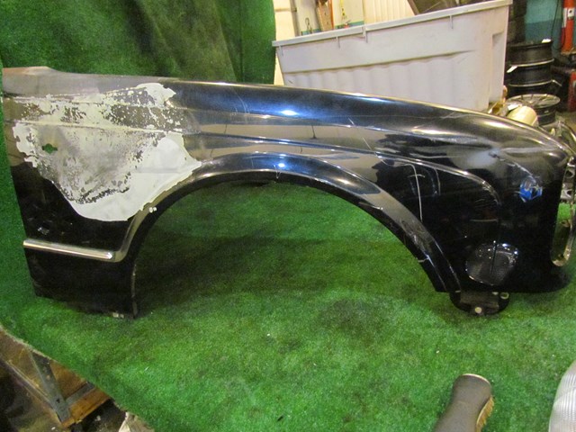 2001 Bentley Arnage RH Passenger Fender (SEE DETAILS)