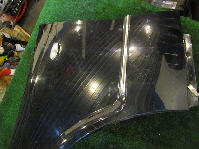 2001 Bentley Arnage LH Driver Fender (Major Dents AS IS)