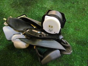2005 Subaru Impreza Rear Center Seat Belt & Buckle