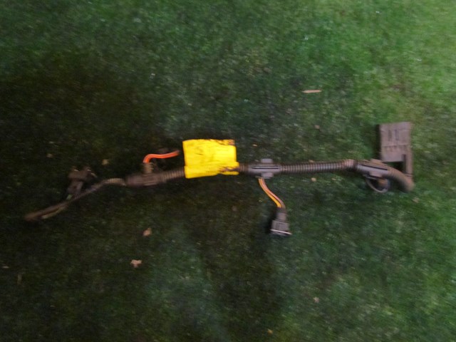 2001 Bentley Arnage 6.8L RH Passenger Fuel Rail Wiring