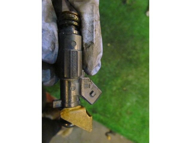 2001 Bentley Arnage 6.8L V8 Fuel Injector-0260156040