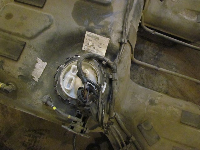 2004 Audi A8L D3 Gas Tank w/Fuel Pumps 4E0 201 021