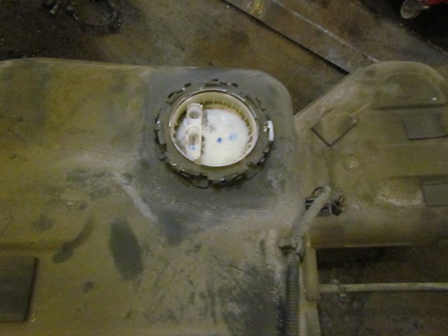 2004 Audi A8L D3 Gas Tank w/Fuel Pumps 4E0 201 021