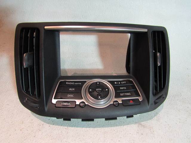 2008 Infiniti G37 Coupe Radio Controls w/Trim & Dash Vents