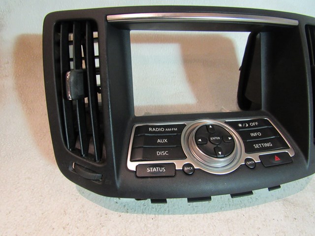 2008 Infiniti G37 Coupe Radio Controls w/Trim & Dash Vents