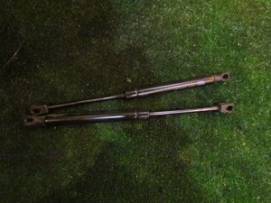 2007 Infiniti G37 Coupe Hood Struts Set