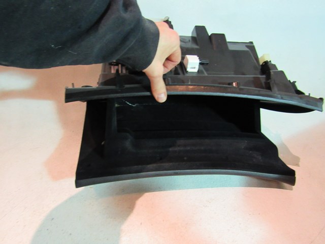 08 09  Infiniti G37 Coupe Glove Box