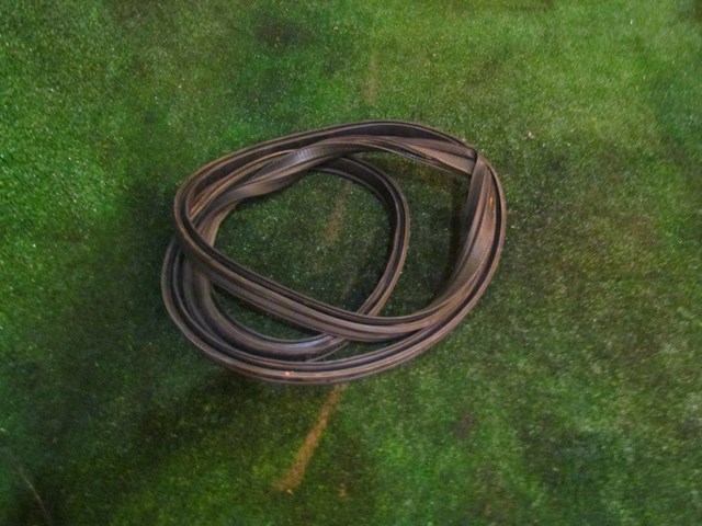 2008 Infiniti G37 Coupe Trunk Body Seal