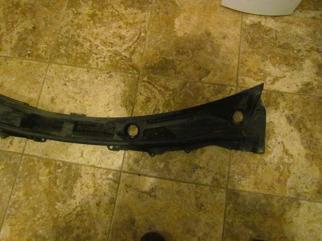 2008 Infiniti G37 Coupe LH RH Windshield Wiper Cowl OEM