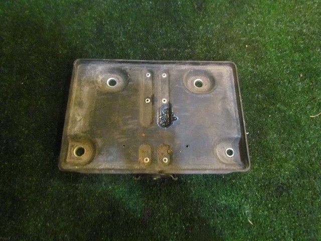 2008 Infiniti G37 Coupe Battery Tray