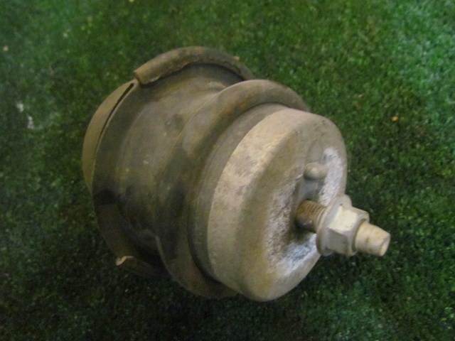 2008 Infiniti G37 Coupe RH Passenger Engine Mount Bracket