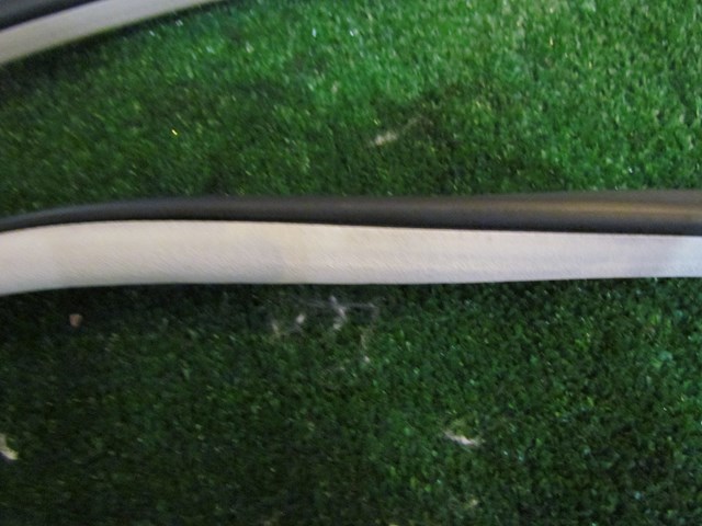 2013 Infiniti M37x Front RH Passenger Door Seal-On Body