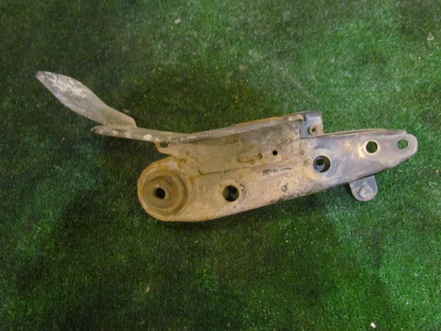 2012 Infiniti M37x Rear RH Passenger Subframe Stay