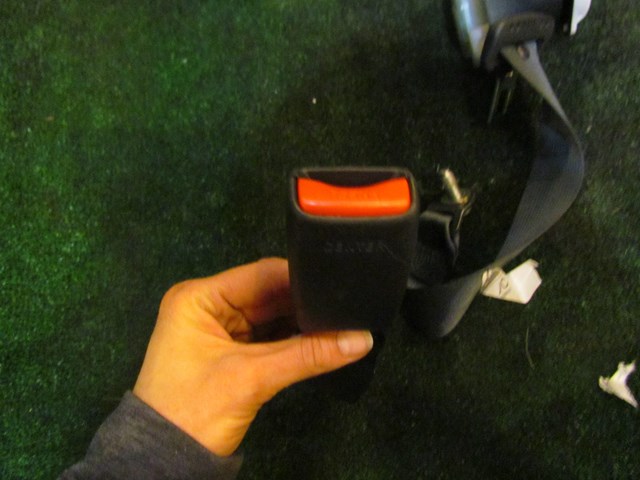 2012 Infiniti M37x Rear Center Seat Belt & Buckle