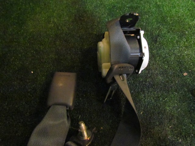 2012 Infiniti M37x Rear Center Seat Belt & Buckle