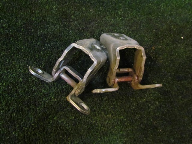 2012 M37x Front LH Driver Door Hinges