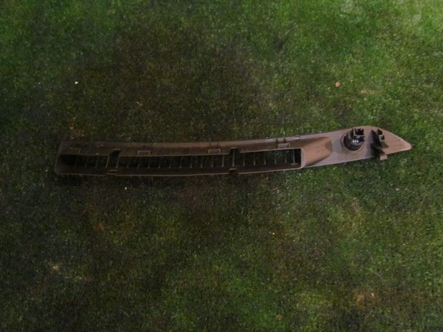 2012 Infiniti M37x Front RH Defrost Vent 68742 1MA0A