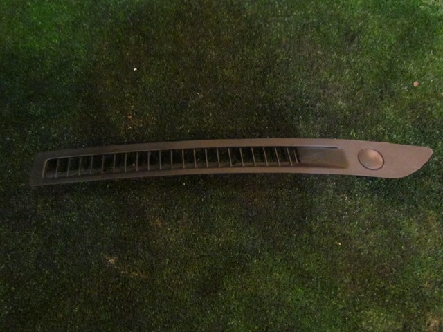 2012 Infiniti M37x Front RH Defrost Vent 68742 1MA0A