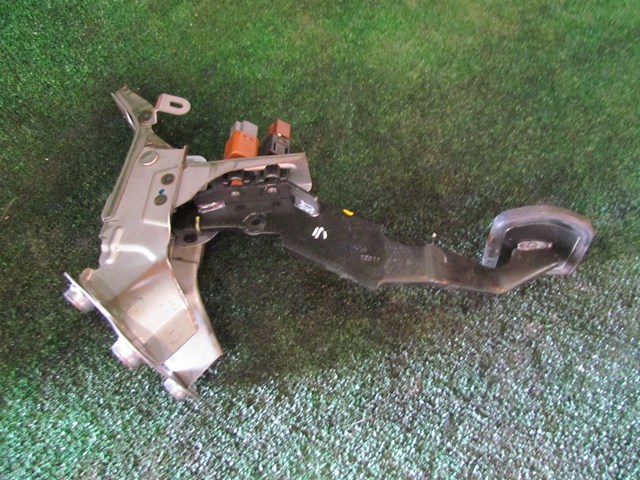2012 Infiniti M37x Brake Pedal
