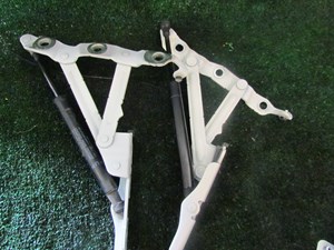 2007 Infiniti G35x Sedan Trunk Hinge & Strut Set