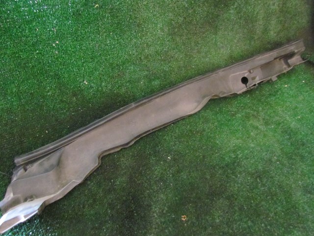 2007 Infiniti G35x Sedan RH Passenger Side Fender/Hood Seal