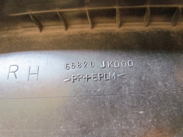 2007 Infiniti G35x Sedan RH Passenger Side Fender/Hood Seal