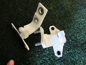 2007 Infiniti G35x Sedan Rear LH Driver Door Hinges