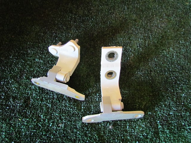 2007 Infiniti G35x Sedan Rear RH Passenger Door Hinges