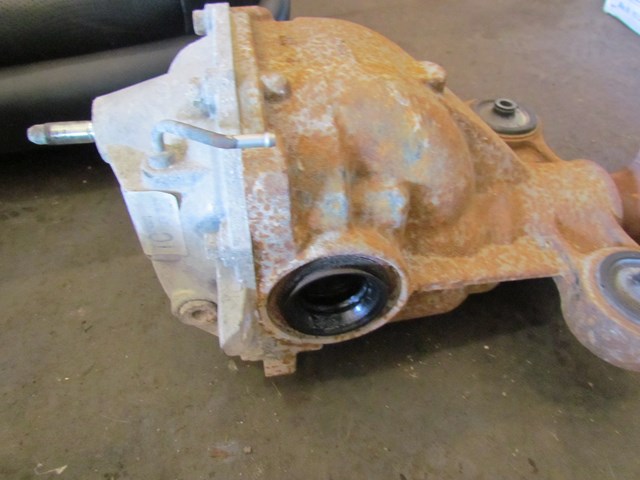 2012 Infiniti M37x Sedan Rear Open Differential