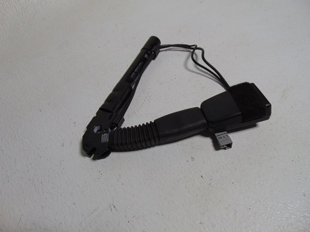 2013 BMW 128i Convertible RH Passenger Front Buckle Receiver