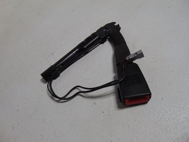 2013 BMW 128i Convertible RH Passenger Front Buckle Receiver