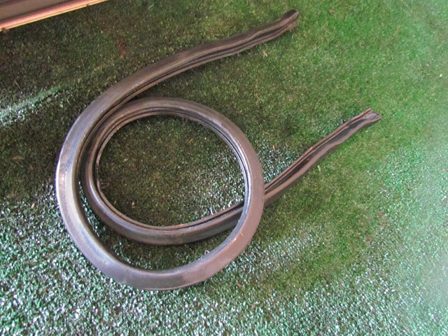 2005 Subaru Impreza Wagon Wiper Cowl/Hood Seal