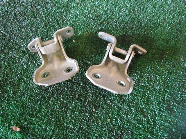 2005 Subaru Impreza Wagon Front RH Passenger Door Hinges