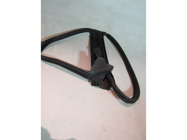 2005 Subaru Impreza Wagon LH Driver Window Seal