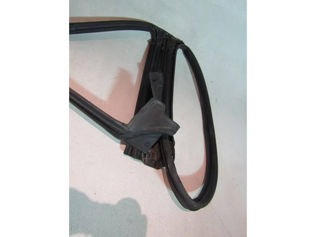 2005 Subaru Impreza Wagon LH Driver Window Seal