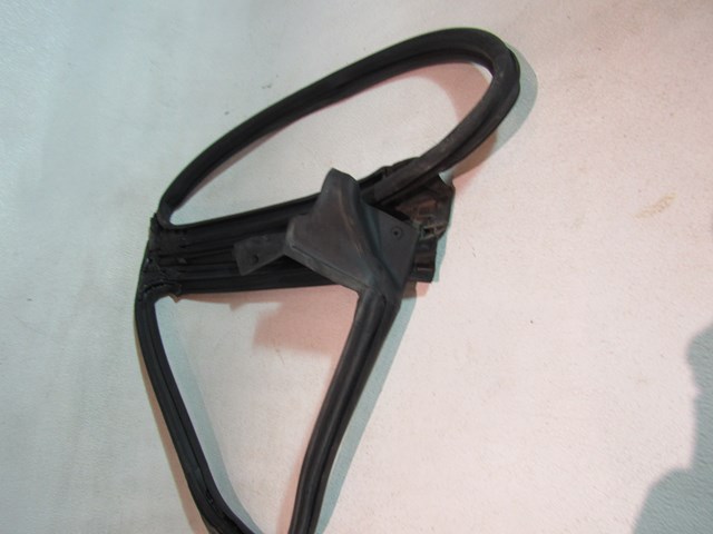 2005 Subaru Impreza Wagon LH Driver Window Seal