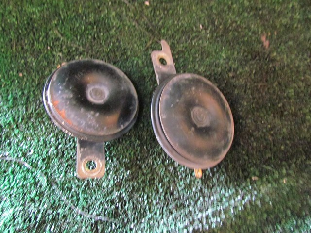 2005 Subaru Impreza Wagon Horn Set
