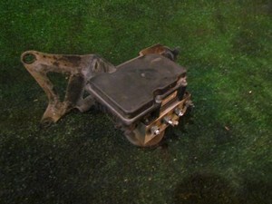 2005 Subaru Impreza Wagon ABS Pump & Bracket 27534FE260