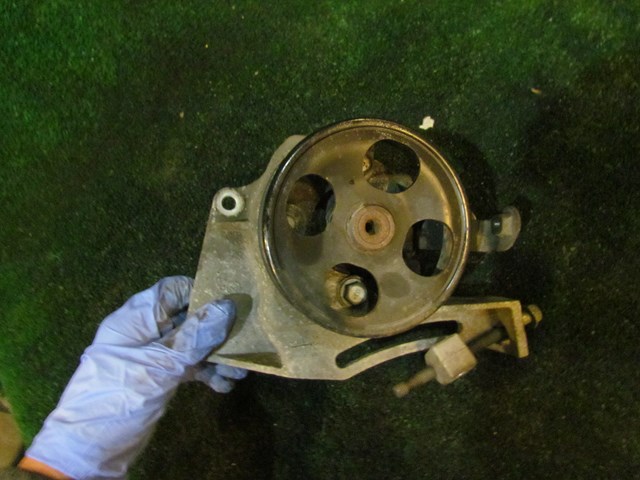 2005 Subaru Impreza Wagon Power Steering Pump w/Bracket