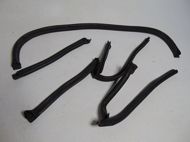 2005 BMW M3 Wiper Cowl Weather Seal Set